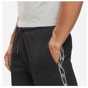 Men's Short Reebok Identity Vector Tape, Black, Size Medium